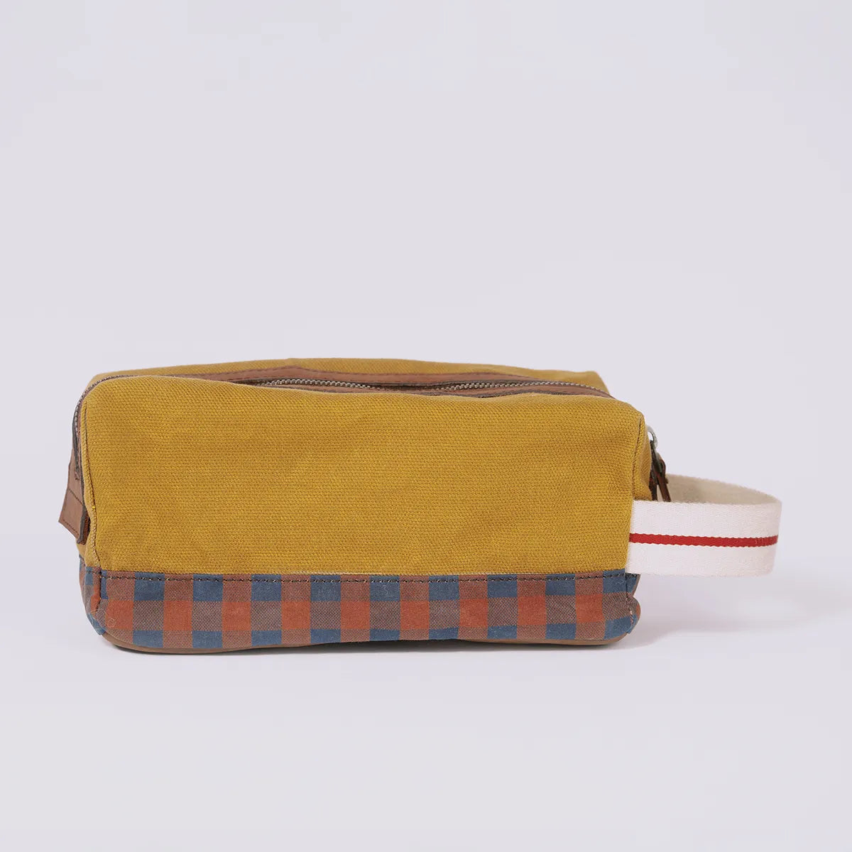 Compact cosmetic bag The Soil Travellers Kit in Golden Ochre