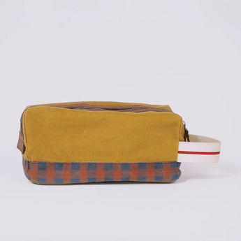 Compact cosmetic bag The Soil Travellers Kit in Golden Ochre