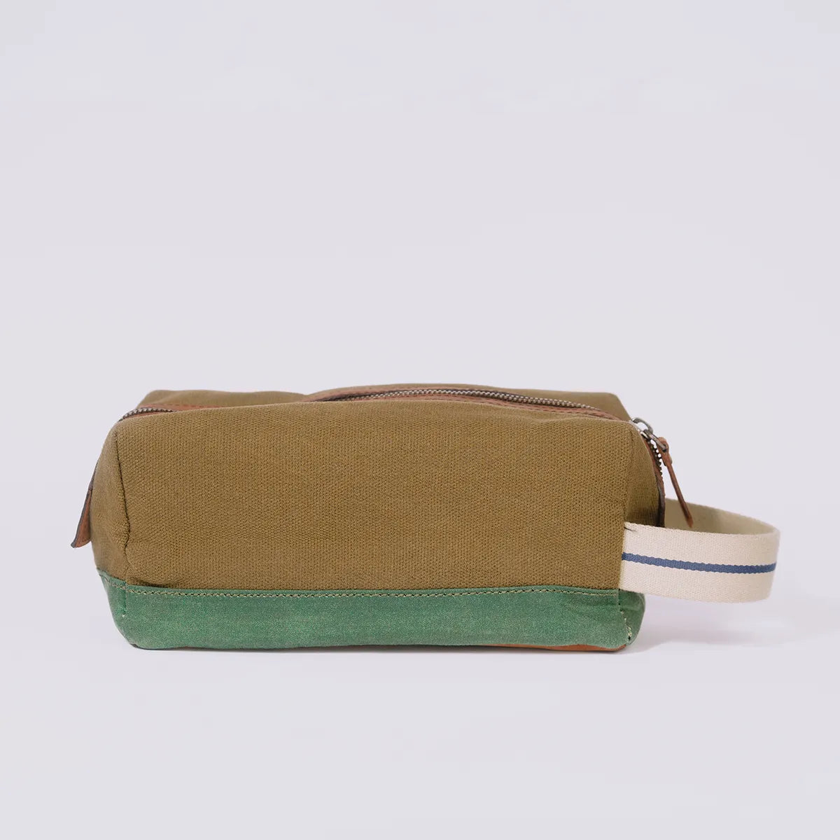 Compact cosmetic bag The Soil Travellers Kit in Pale Brown